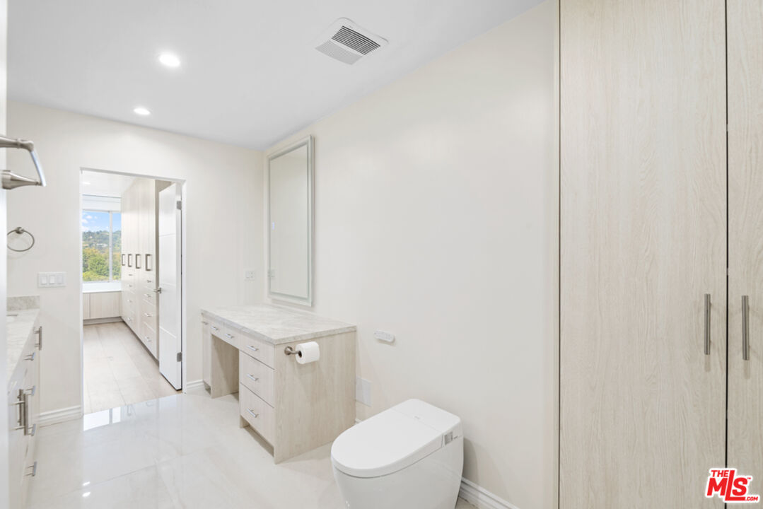 865 Comstock Ave Unit: 10D/E