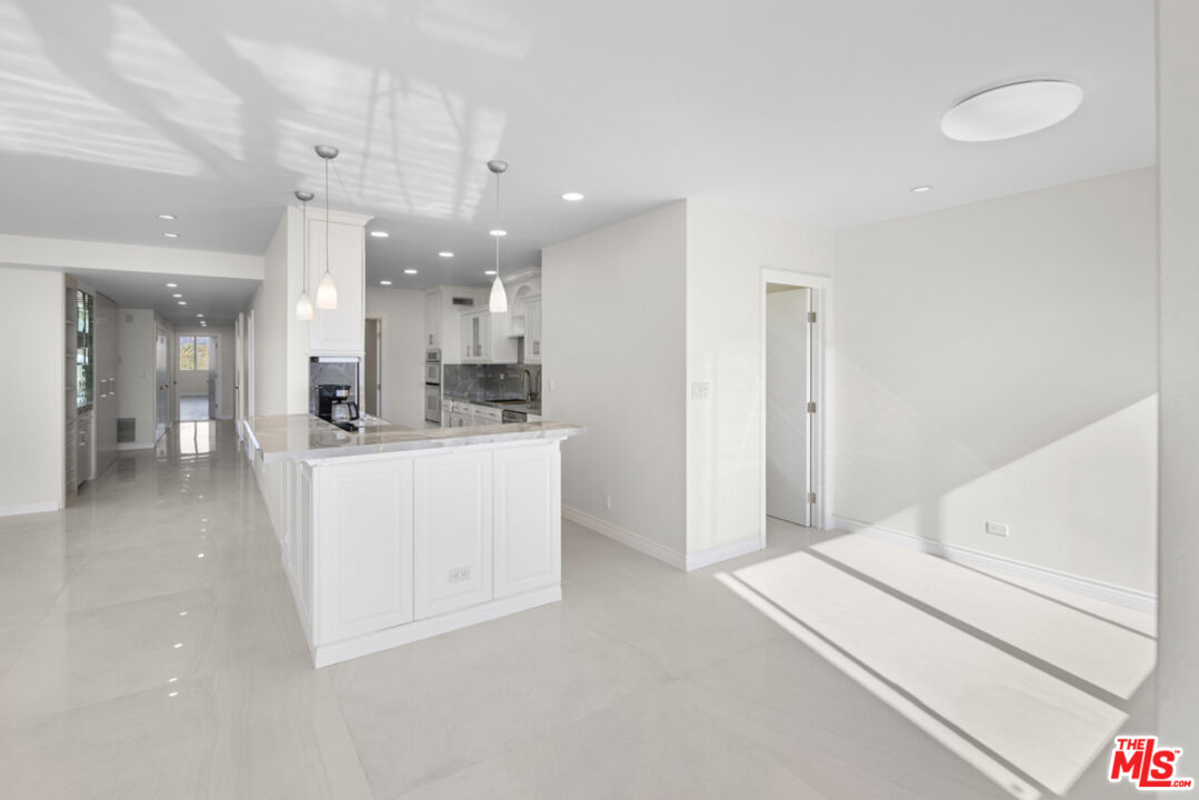 865 Comstock Ave Unit: 10D/E