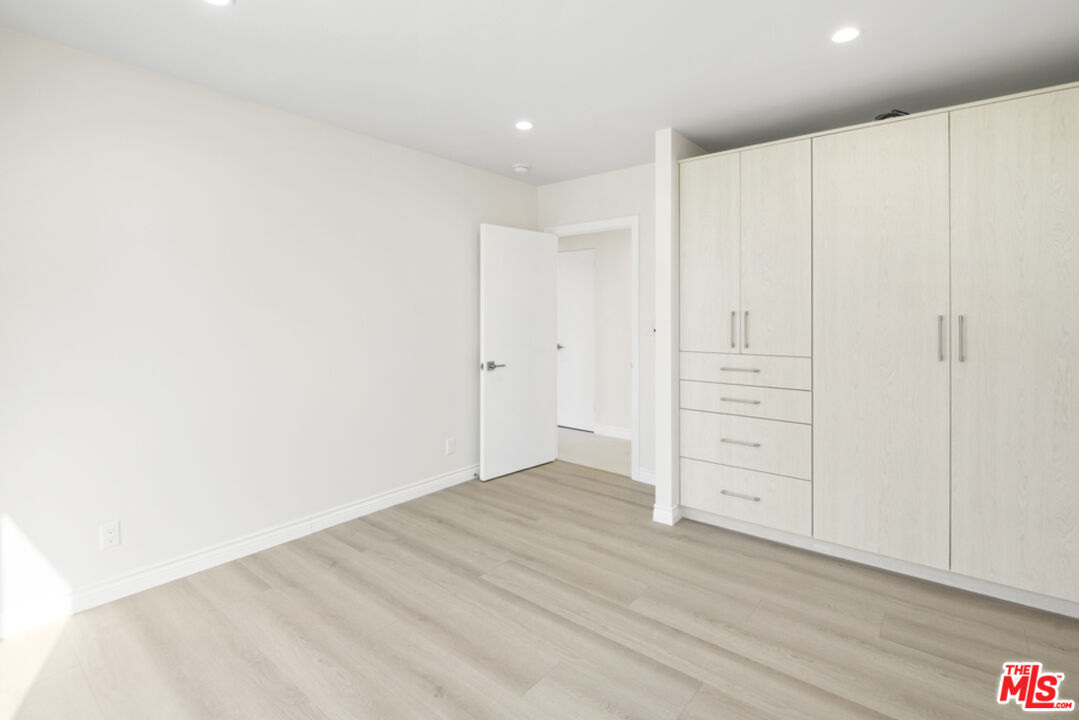 865 Comstock Ave Unit: 10D/E