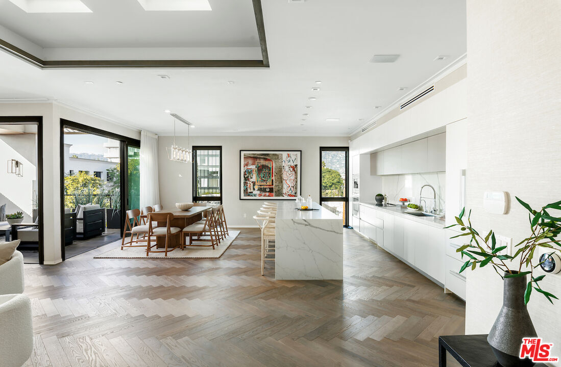 132 N Swall Dr Unit: Penthouse