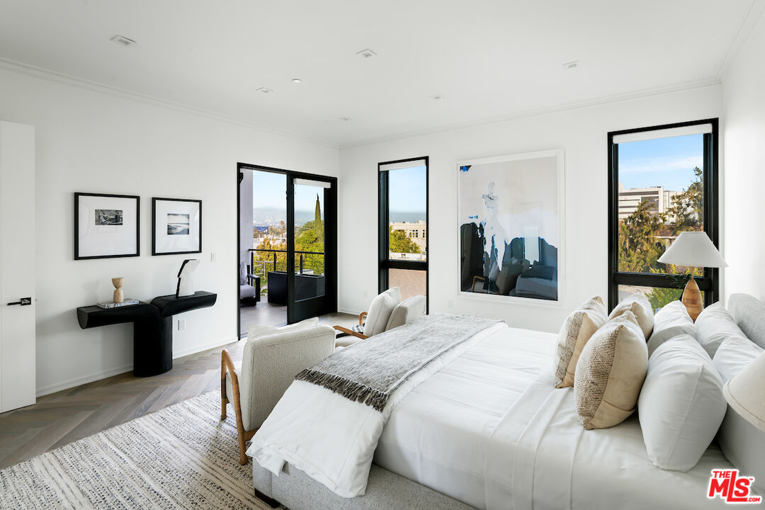 132 N Swall Dr Unit: Penthouse