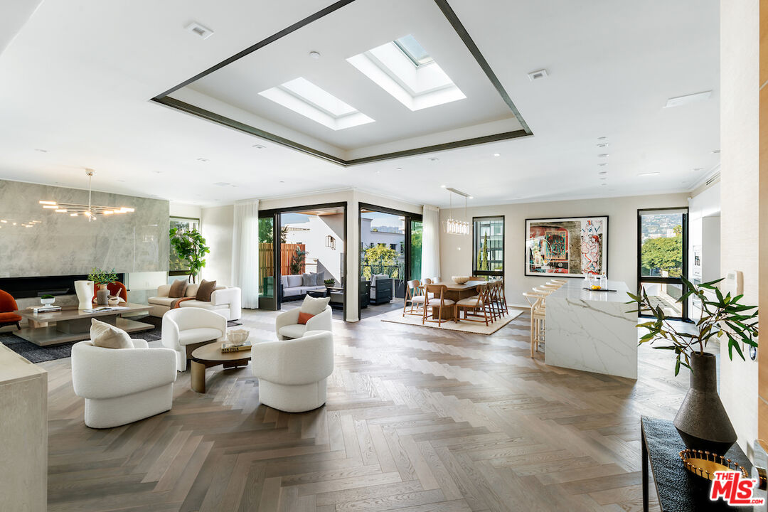 132 N Swall Dr Unit: Penthouse