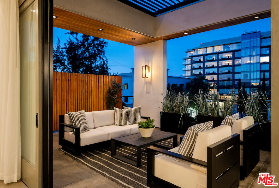 132 N Swall Dr Unit: Penthouse