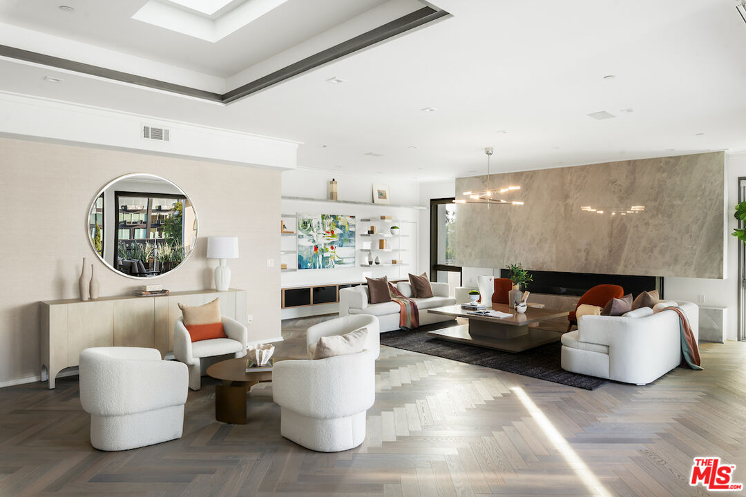 132 N Swall Dr Unit: Penthouse