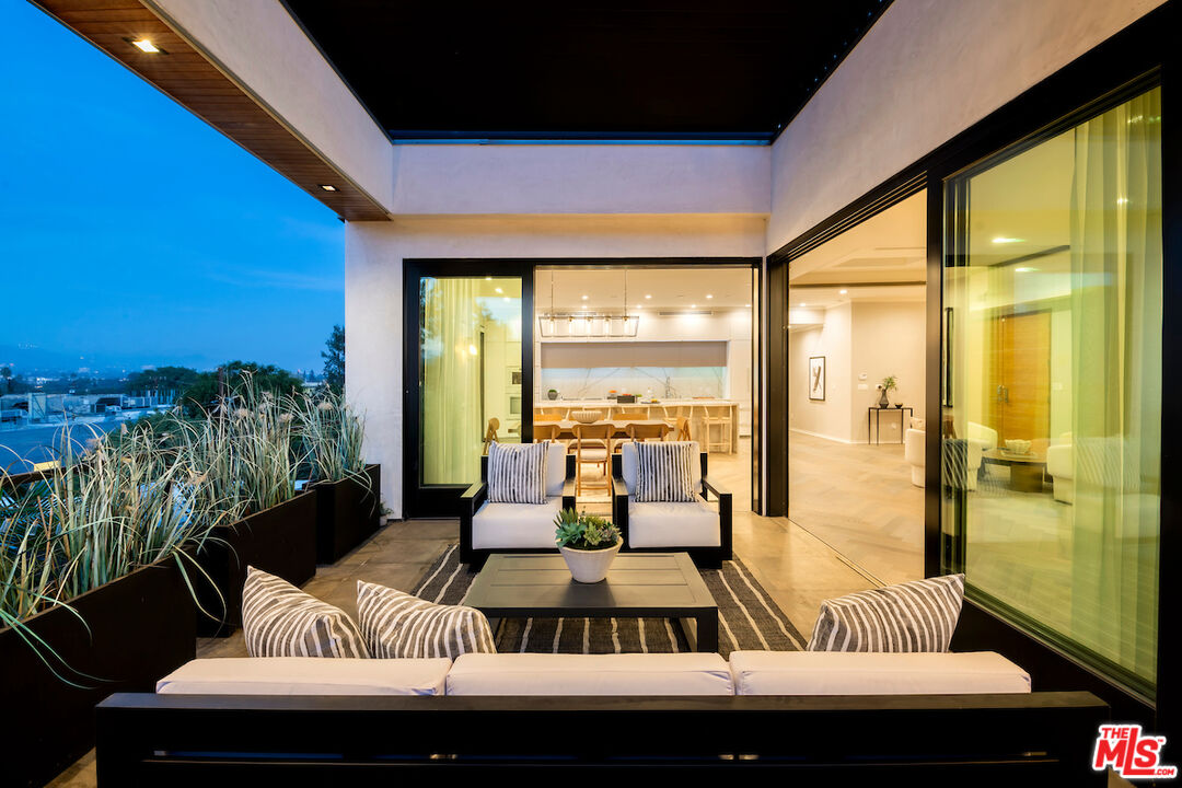 132 N Swall Dr Unit: Penthouse