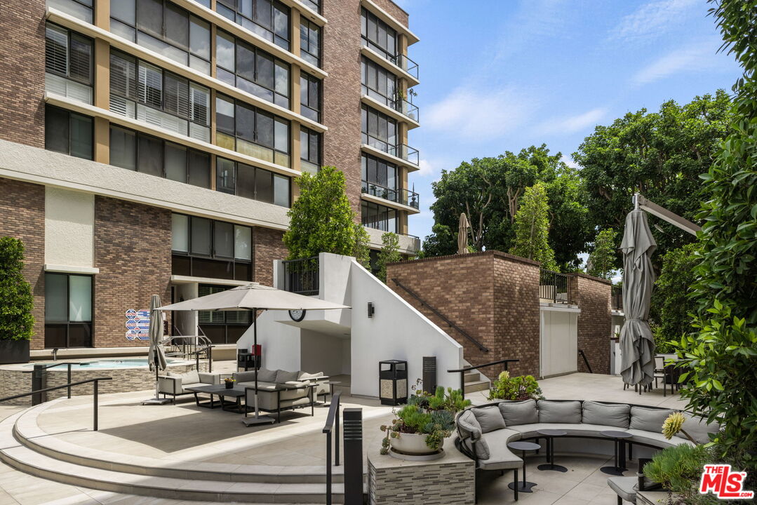 211 S Spalding Dr Unit: N105