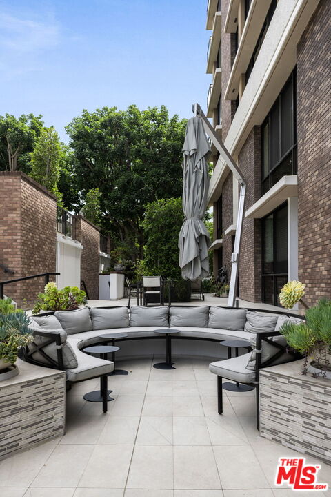 211 S Spalding Dr Unit: N105