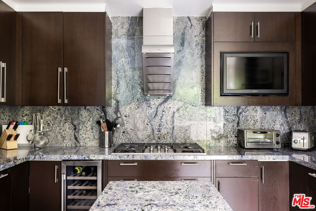 211 S Spalding Dr Unit: N105