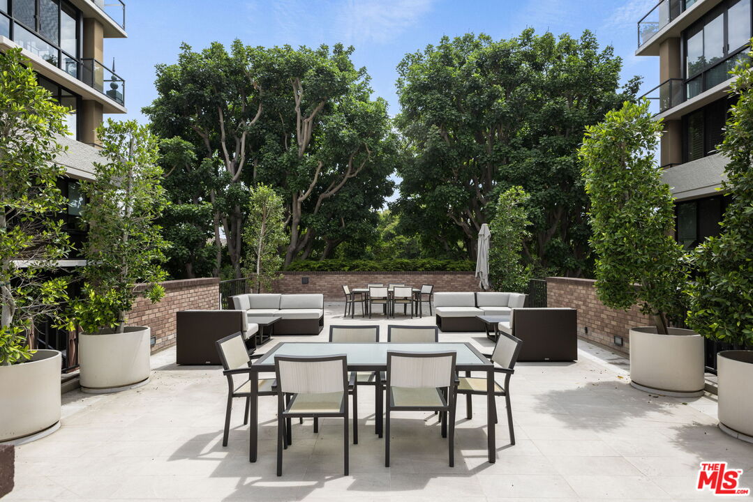 211 S Spalding Dr Unit: N105