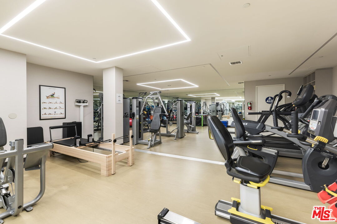 211 S Spalding Dr Unit: N105