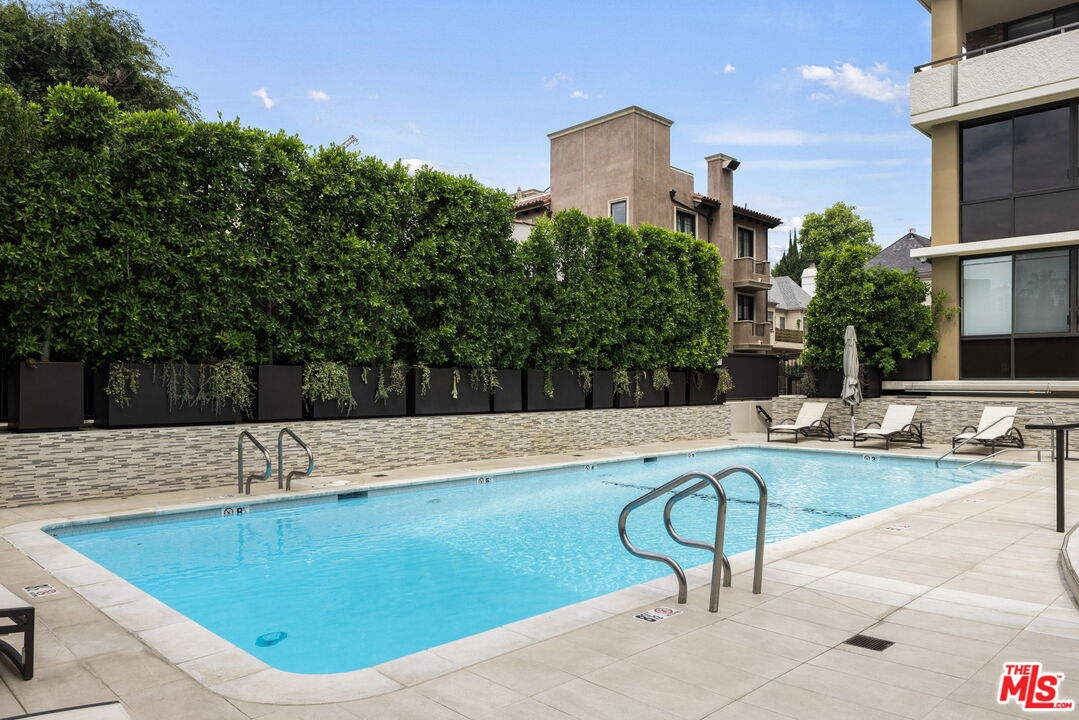 211 S Spalding Dr Unit: N105