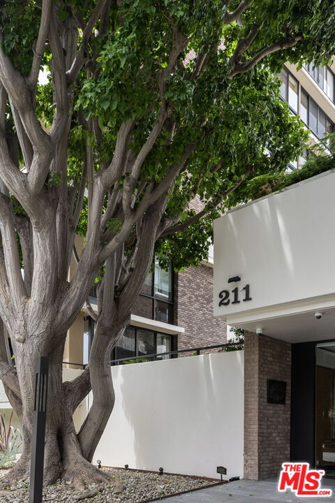 211 S Spalding Dr Unit: N105