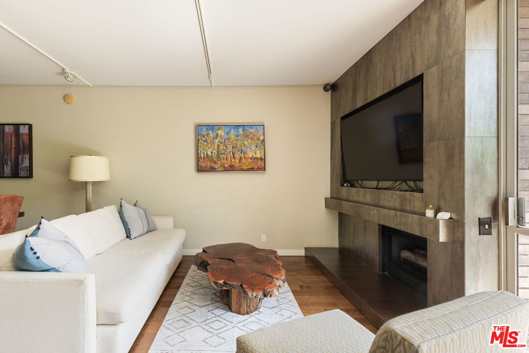 211 S Spalding Dr Unit: N105