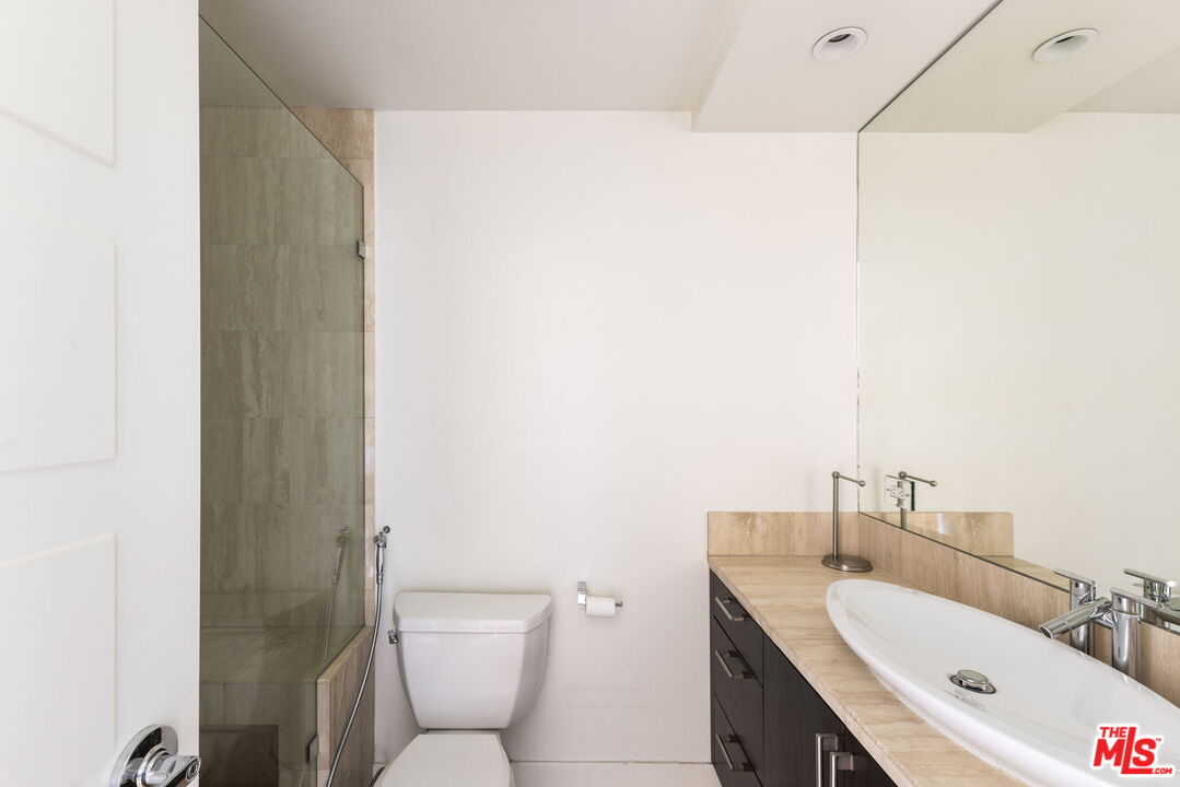 211 S Spalding Dr Unit: N105