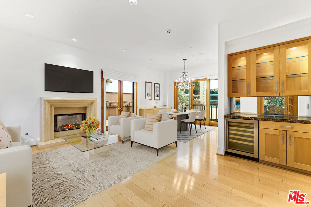 2323 S Beverly Glen Blvd Unit: 1