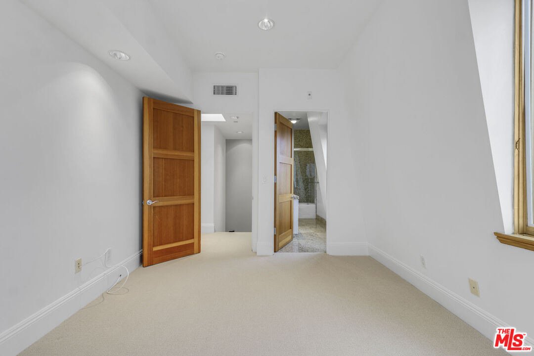 2323 S Beverly Glen Blvd Unit: 1