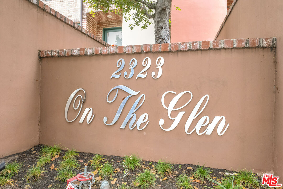 2323 S Beverly Glen Blvd Unit: 1