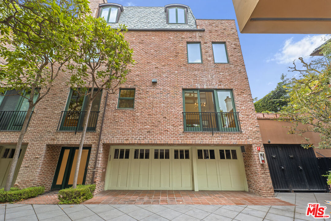 2323 S Beverly Glen Blvd Unit: 1