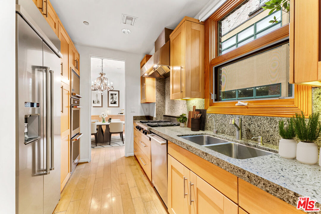 2323 S Beverly Glen Blvd Unit: 1