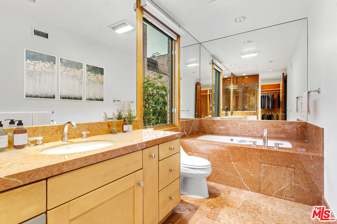 2323 S Beverly Glen Blvd Unit: 1