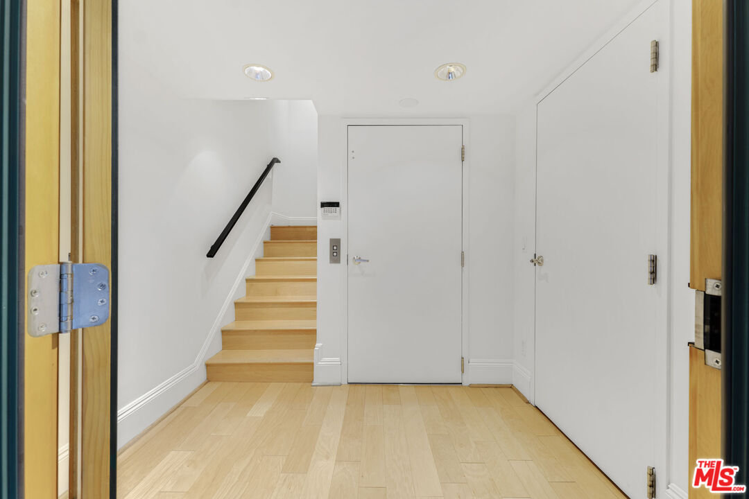 2323 S Beverly Glen Blvd Unit: 1