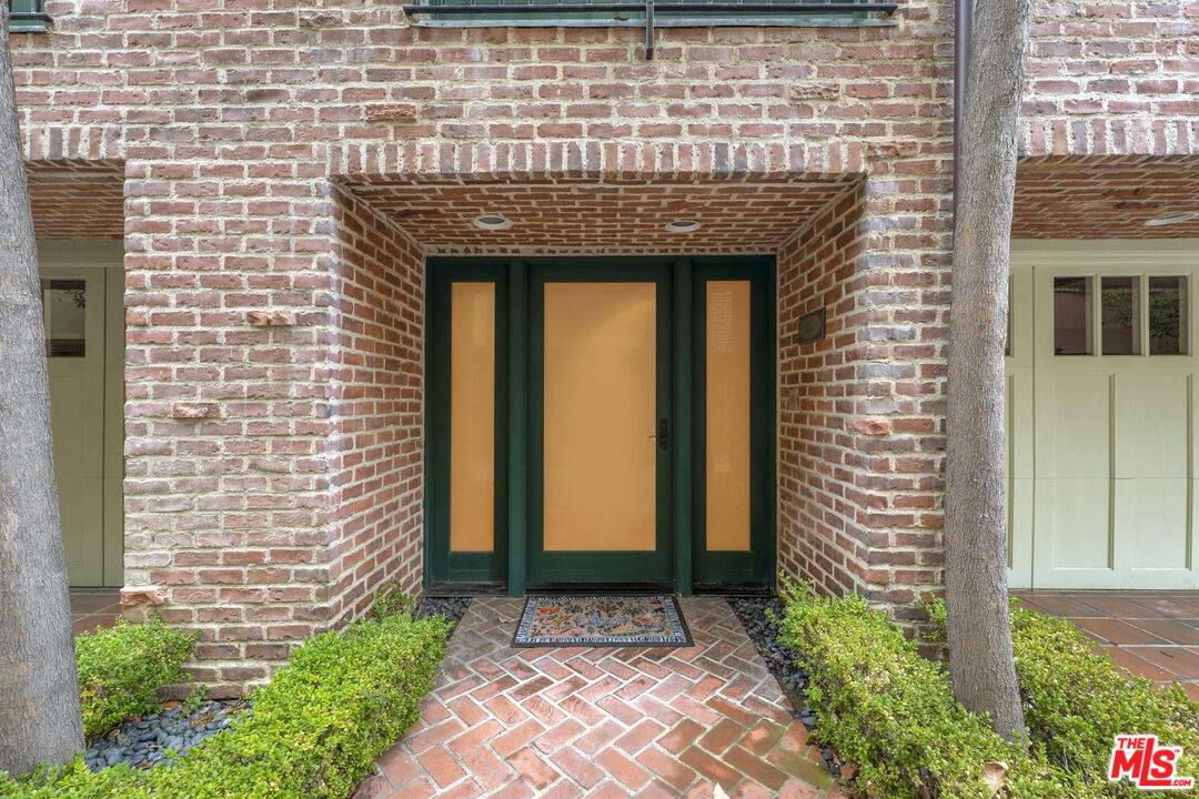 2323 S Beverly Glen Blvd Unit: 1