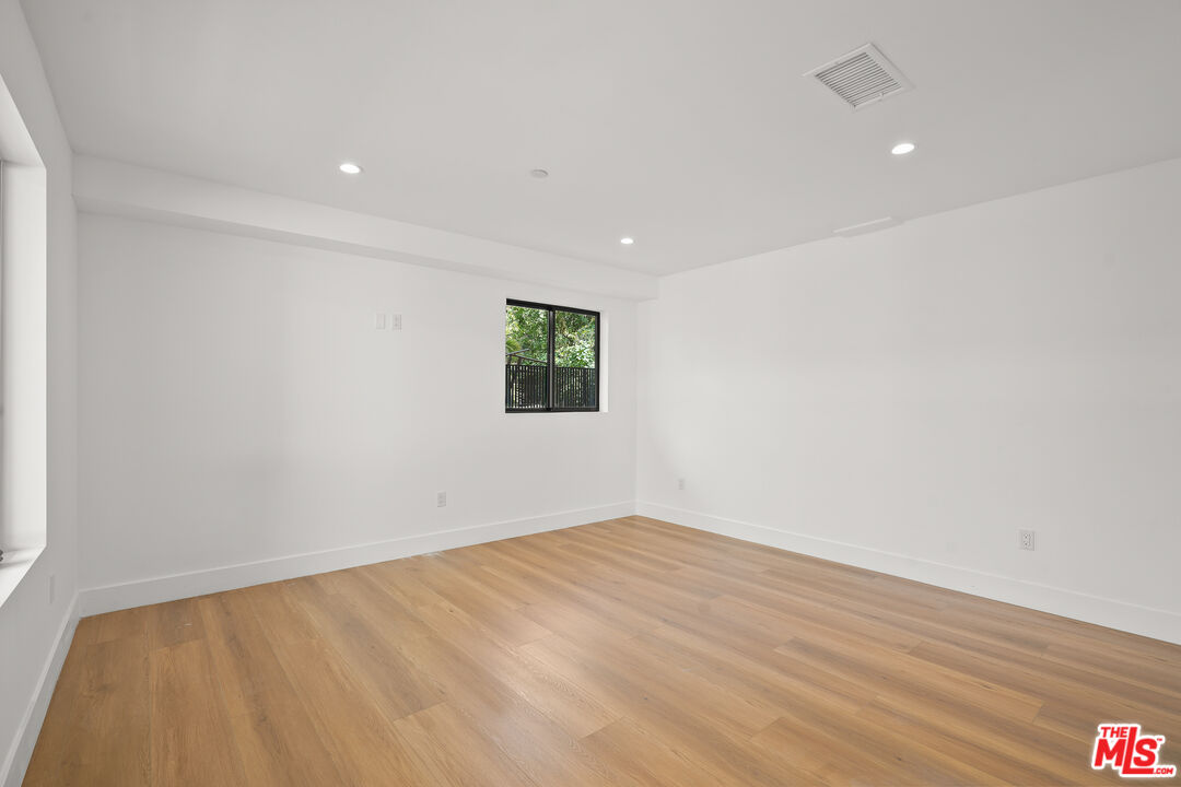 966 Sanborn Ave Unit: C