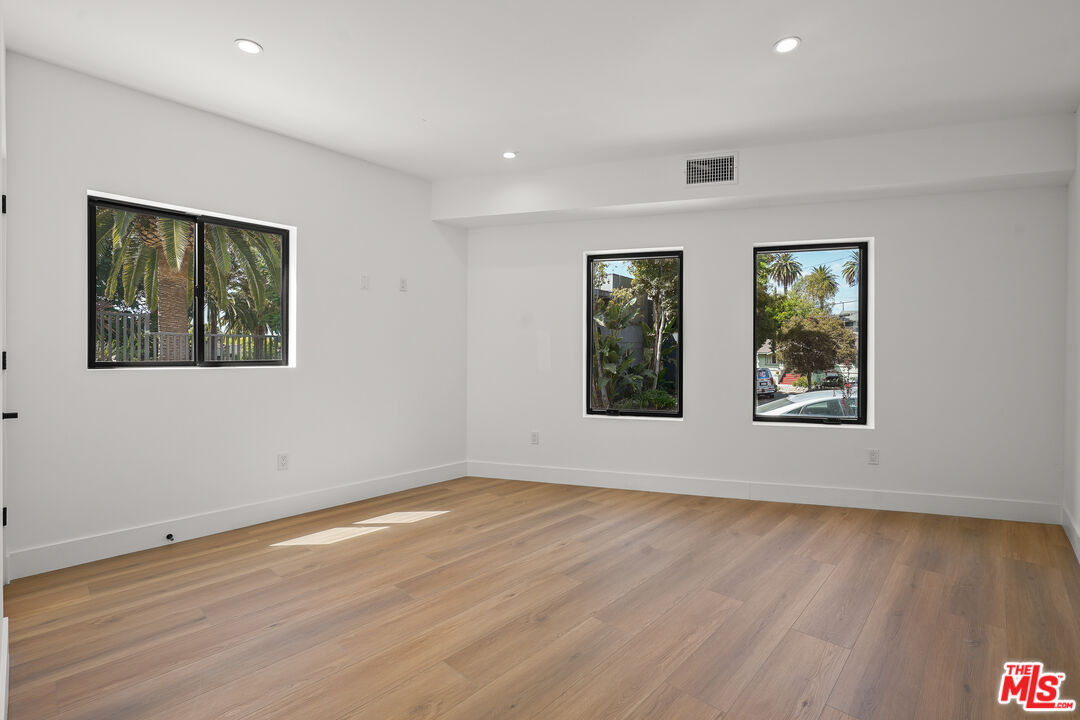 966 Sanborn Ave Unit: C