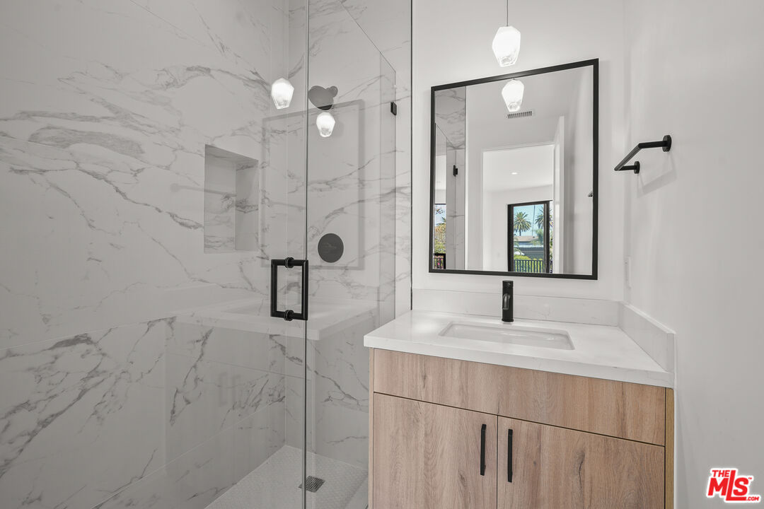 966 Sanborn Ave Unit: C