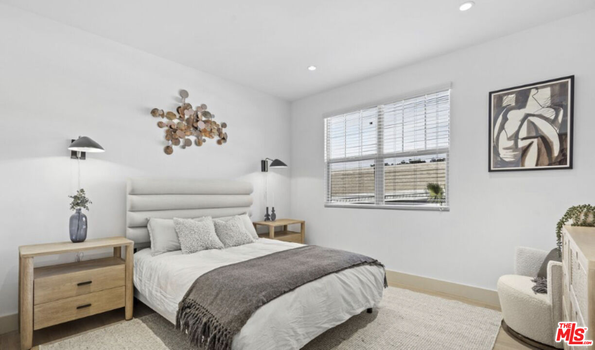 130 S Sepulveda Blvd Unit: 302