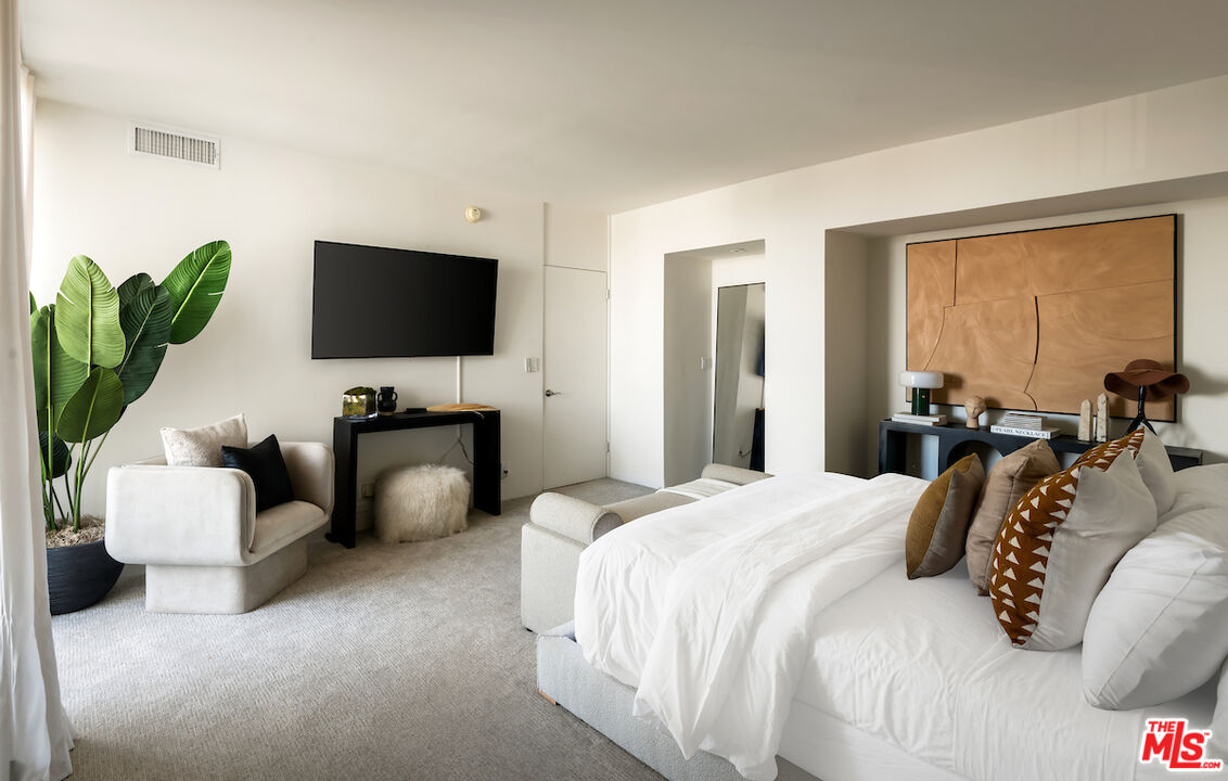 1100 Alta Loma Rd Unit: 705