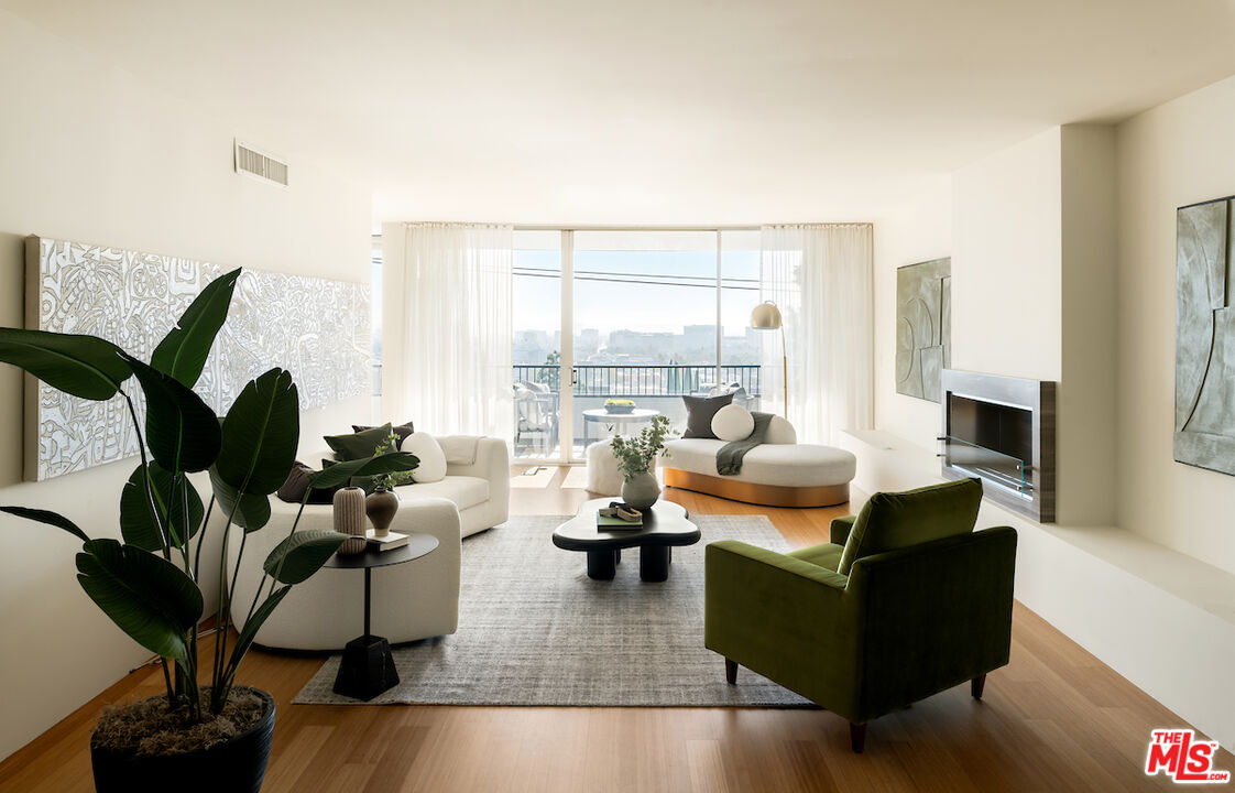 1100 Alta Loma Rd Unit: 705