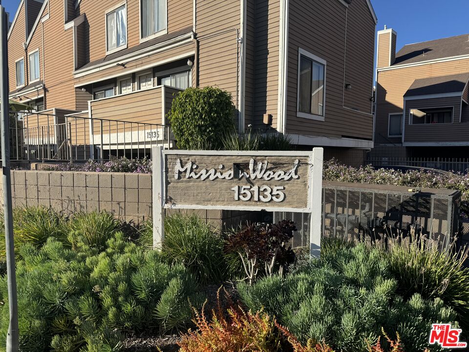 15135 Nordhoff St Unit: 21