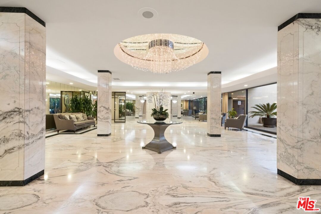 325 N Oakhurst Dr Unit: 501