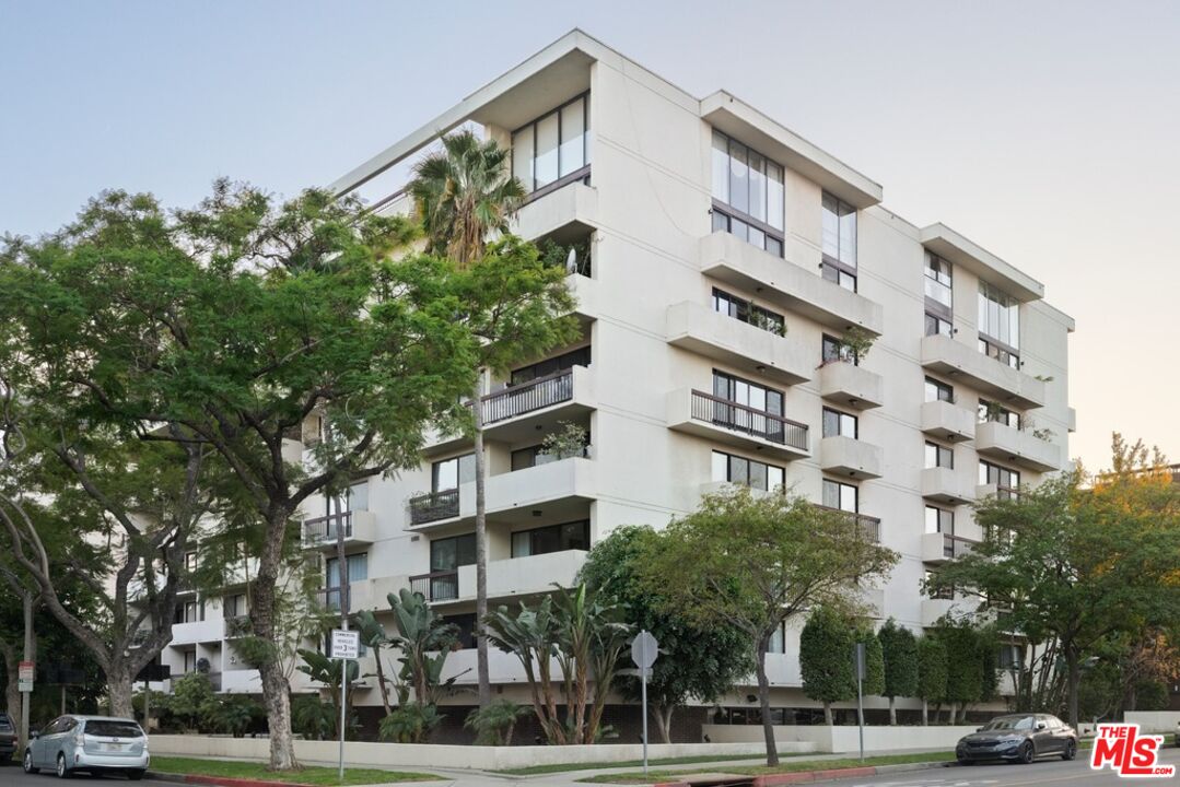 325 N Oakhurst Dr Unit: 501