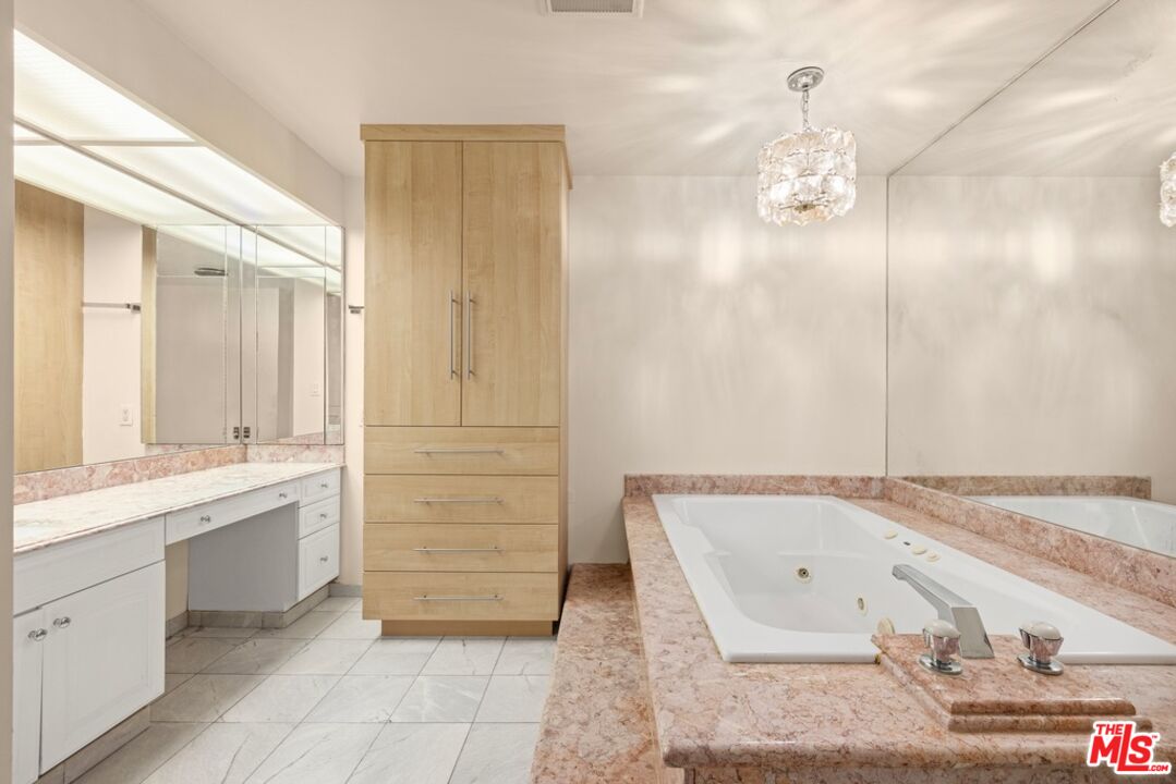 325 N Oakhurst Dr Unit: 501