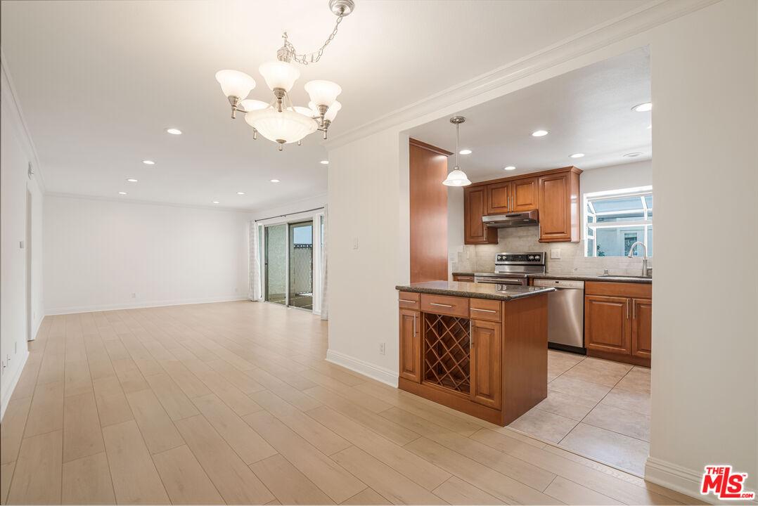 4950 Louise Ave Unit: 302