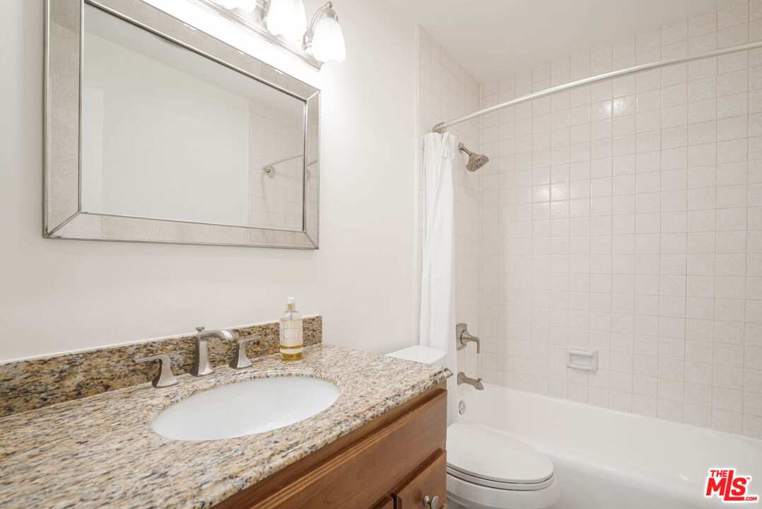 4950 Louise Ave Unit: 302