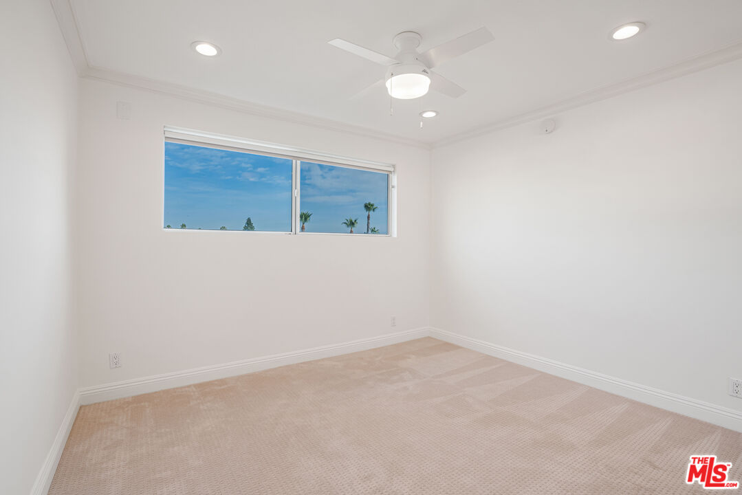 4950 Louise Ave Unit: 302