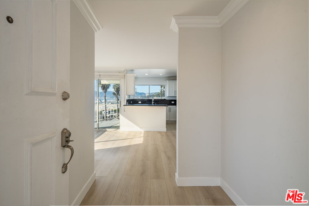 1649 Appian Way Unit: 207