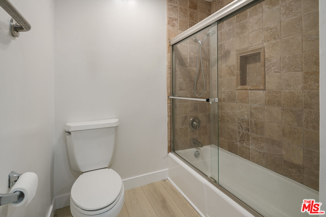 1649 Appian Way Unit: 207