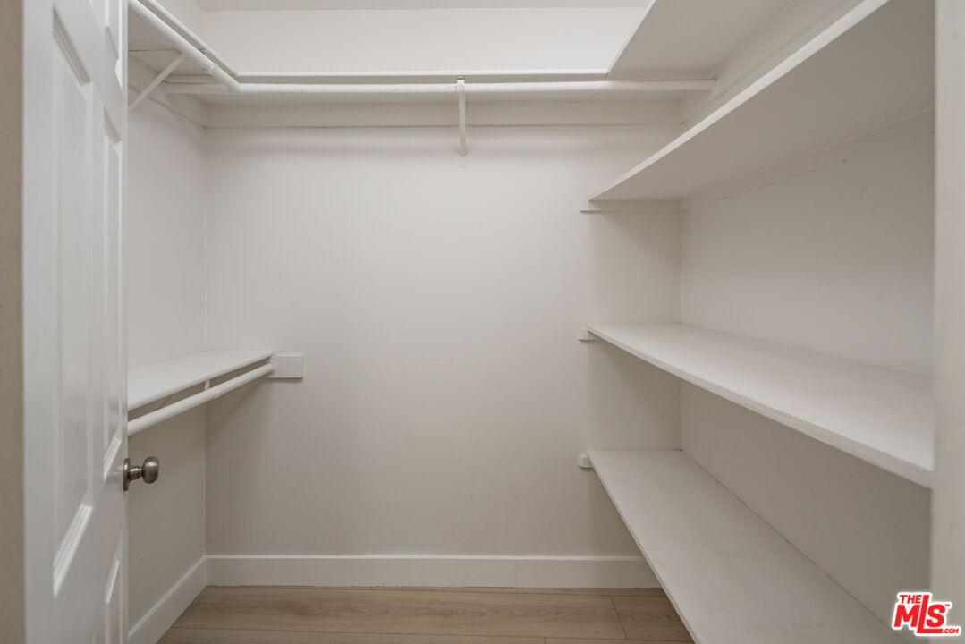 1649 Appian Way Unit: 207