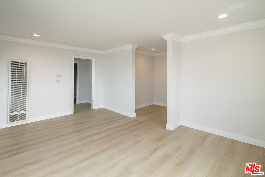 1649 Appian Way Unit: 207