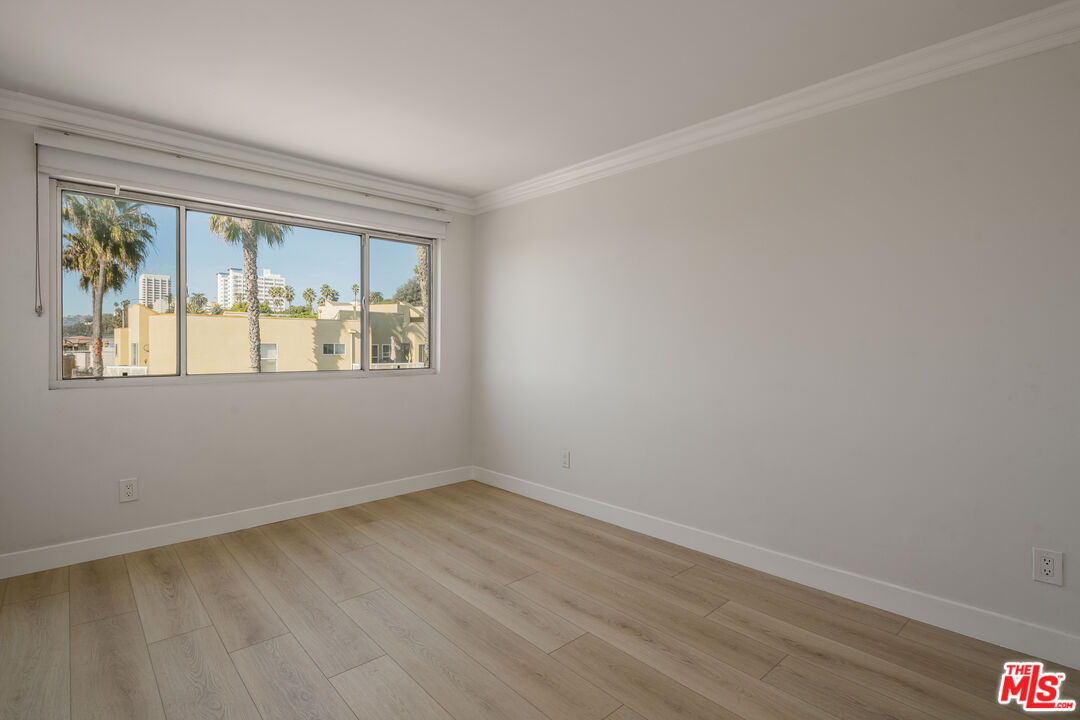 1649 Appian Way Unit: 207