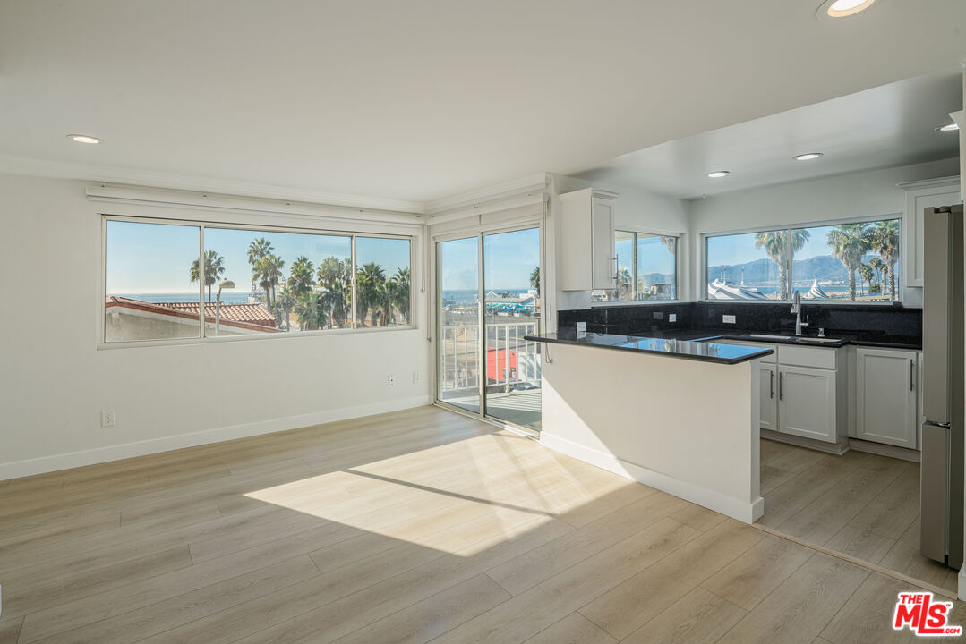 1649 Appian Way Unit: 207