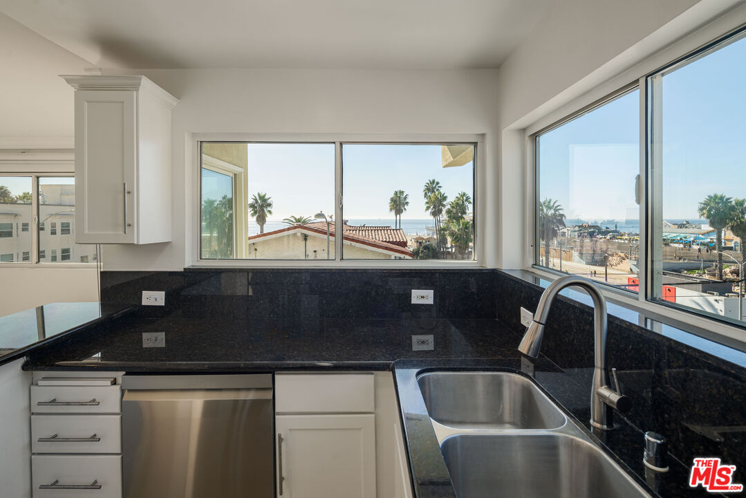 1649 Appian Way Unit: 207