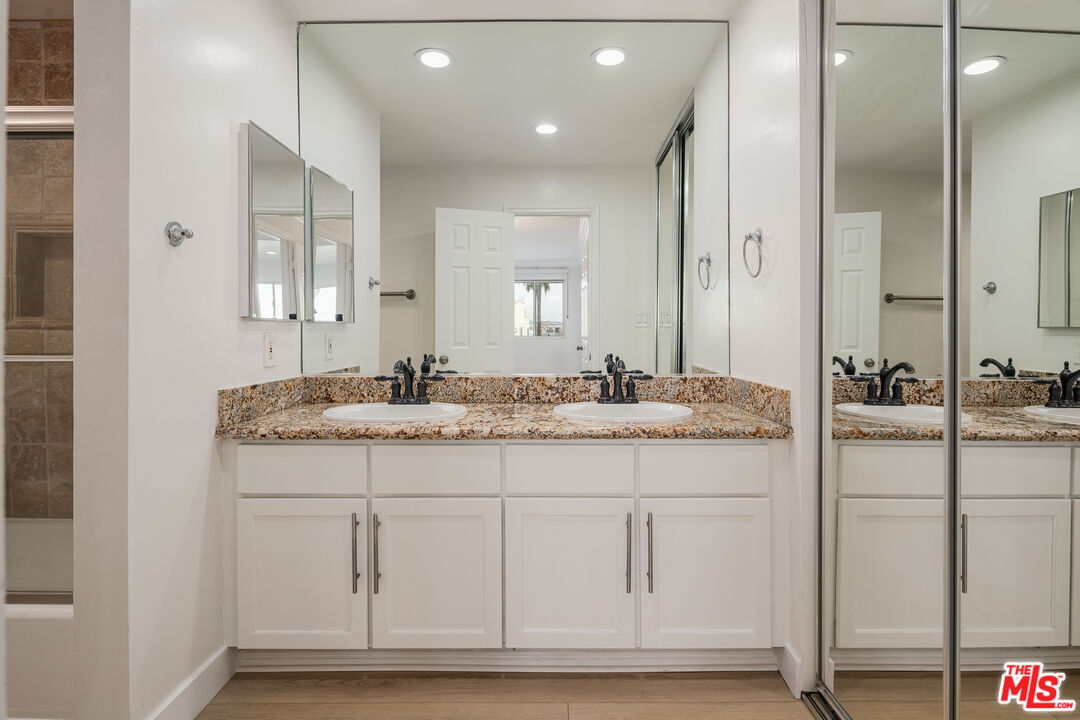 1649 Appian Way Unit: 207