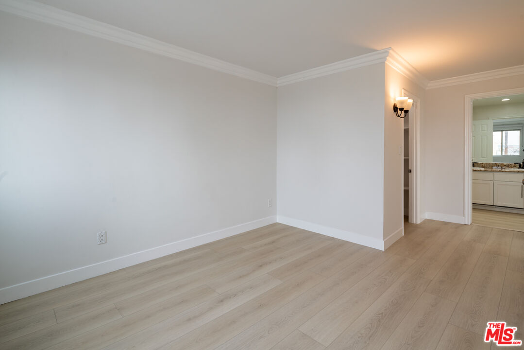 1649 Appian Way Unit: 207