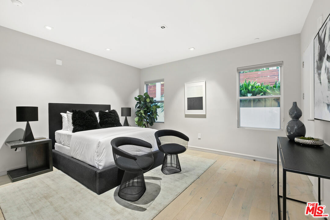 2391 Roscomare Rd Unit: 202