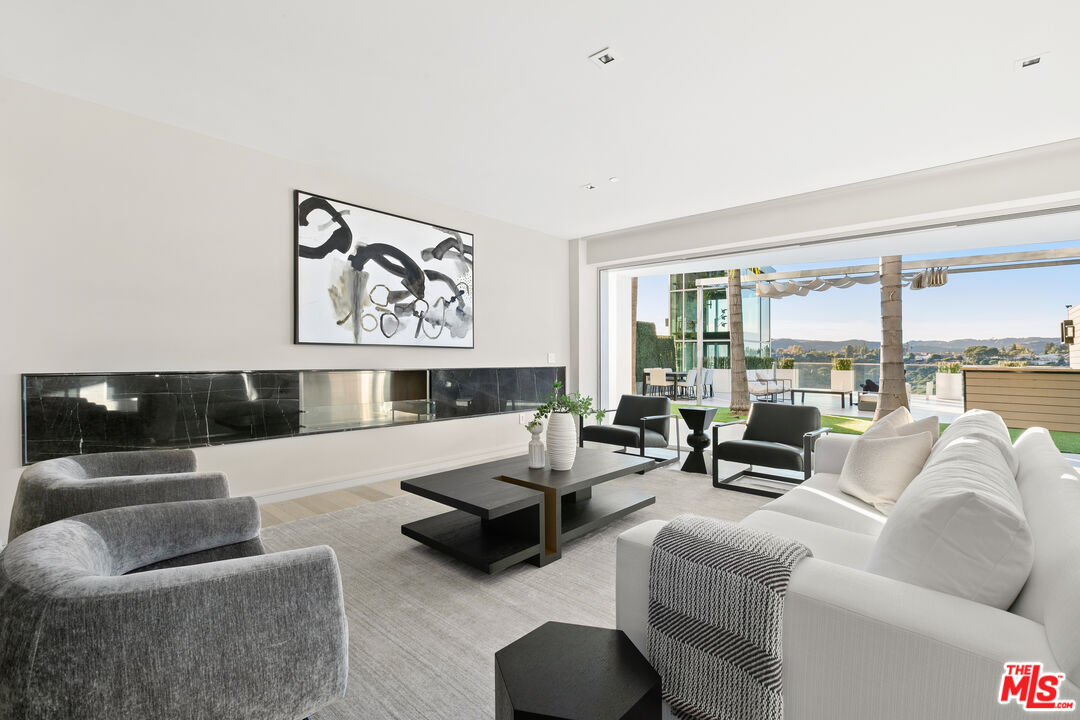 2391 Roscomare Rd Unit: 202